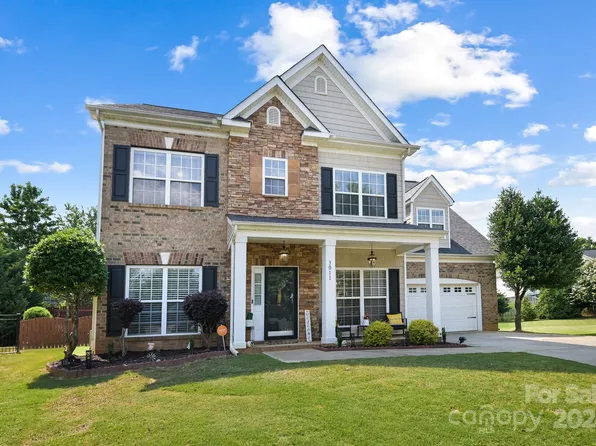 3011 Shady Knoll Cir, Matthews, NC 28104