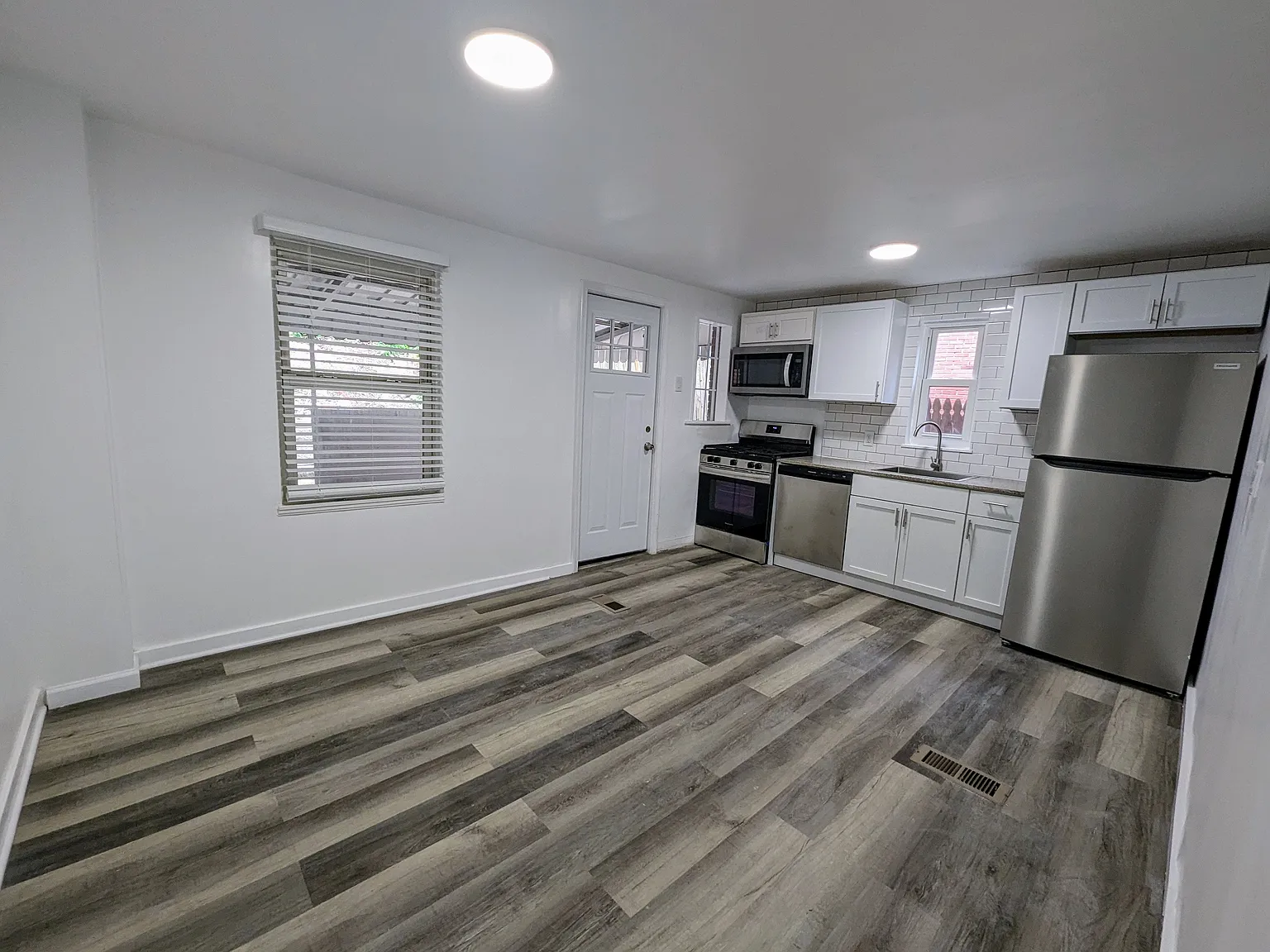 3 bed, 1400 sqft, $1,699 — Photo 3
