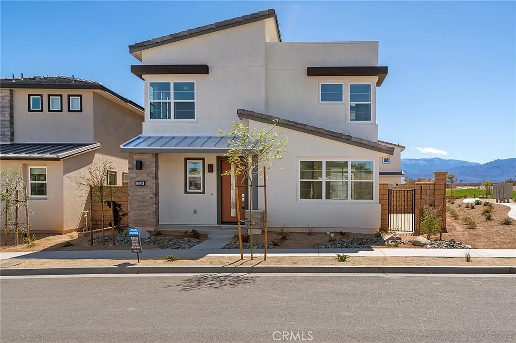 5 bed, 4.5 bath, 2537 sqft, $4,000 — Photo 1