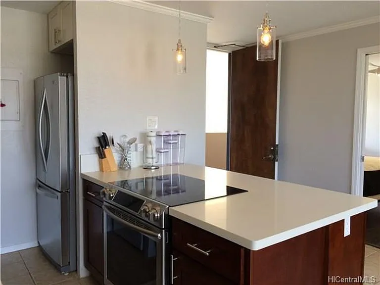 320 Liliuokalani Ave #1701 — Photo 4