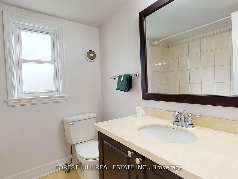 262 Poyntz Ave #2 — Photo 11