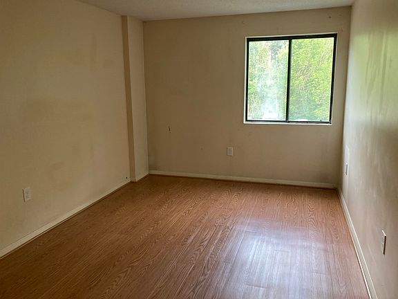 4th image of 19-23 Blackstone Dr