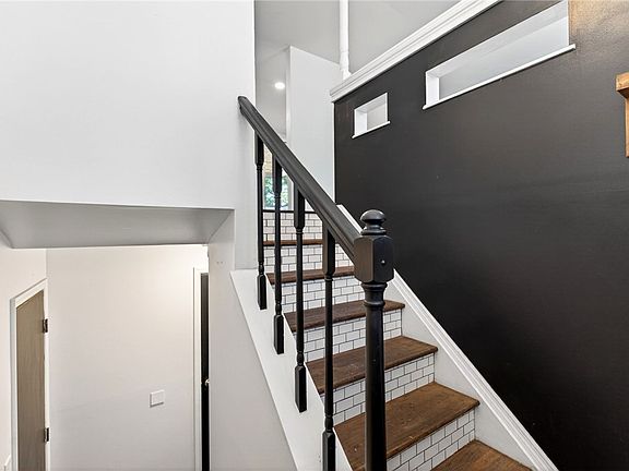 5th image of 347 Blumen Ln