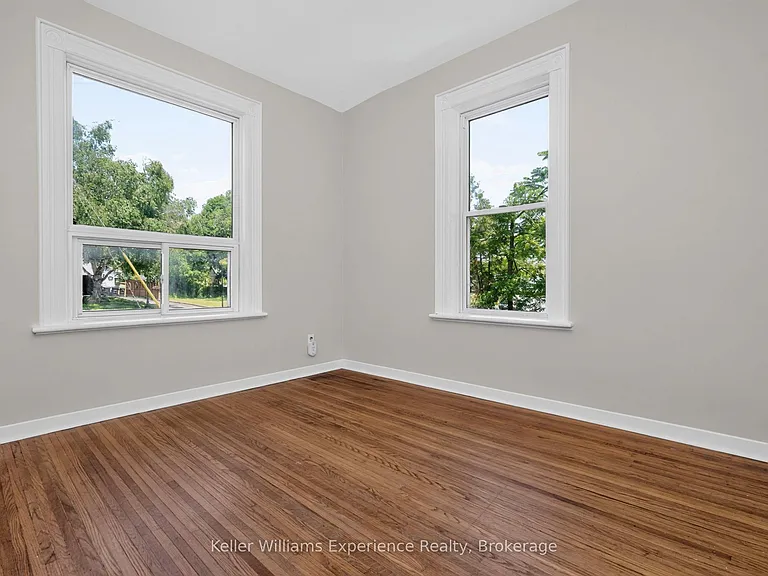 647 Ottawa St — Photo 17