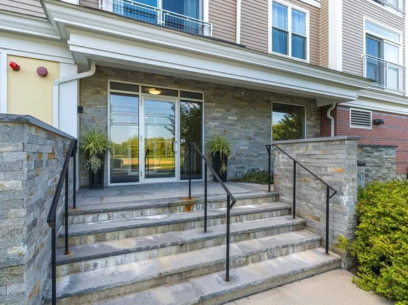 130 Tremont St #307, Melrose, MA 02176