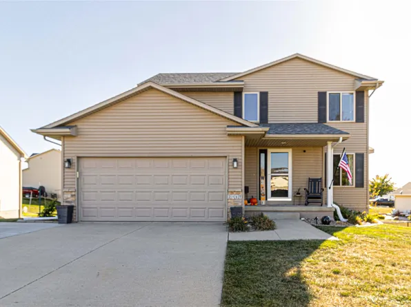 2317 Maplewood Dr, Granger, IA 50109