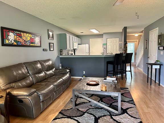 4th image of 188 Timberwalk Trl