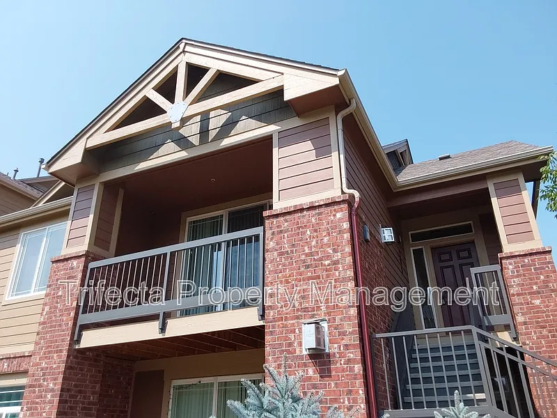 3 bed, 2.0 bath, 1241 sqft, $2,145 — Photo 2