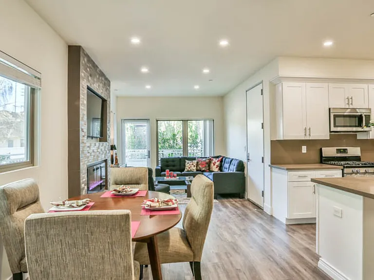 1424 S Bentley Ave #101 — Photo 4