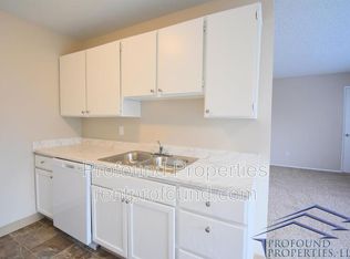 702 NE 99th Ave APT 5, Portland, OR 97220