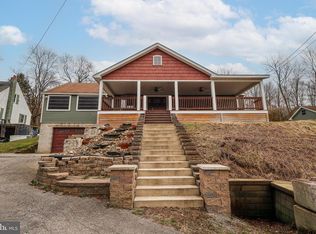 989 Blackhawk Rd, Beaver Falls, PA 15010
