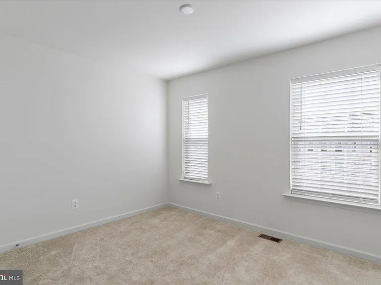 100 Stafford Pl — Photo 23