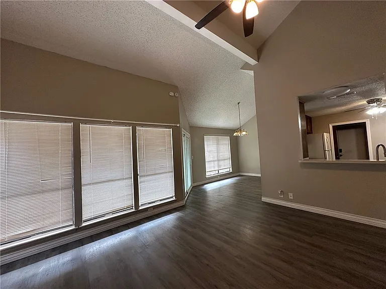 2429 Woodway Dr — Photo 5