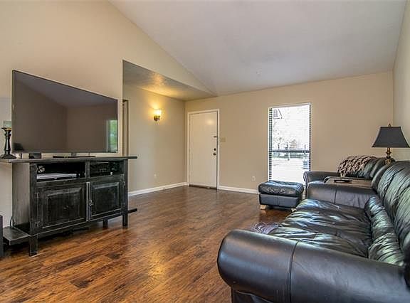 3rd image of 1315 Woodland Ct