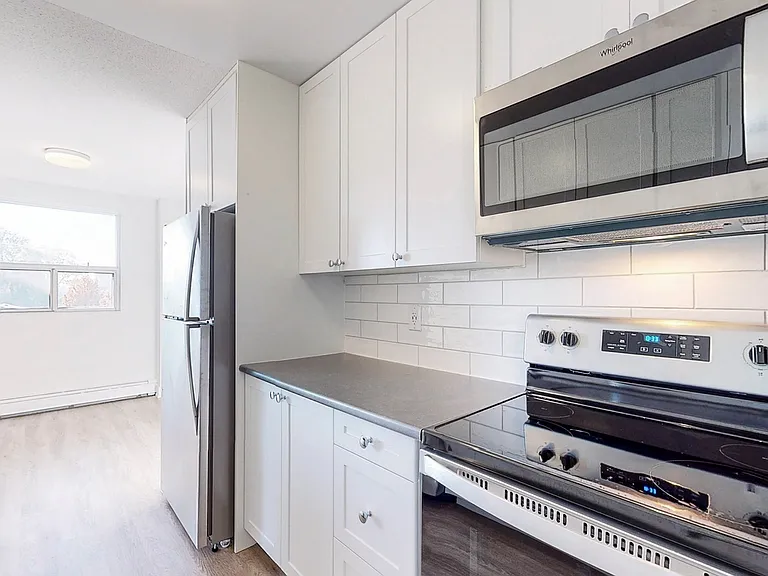 746 Fanshawe Park Rd E — Photo 1