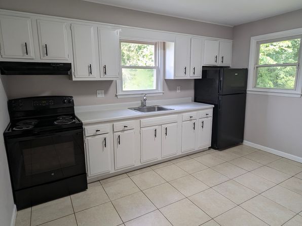 52 Fernwood Ave APT 3