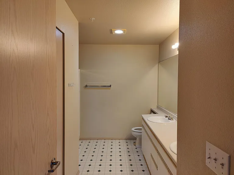 11130 SE 208th St #F202 — Photo 16