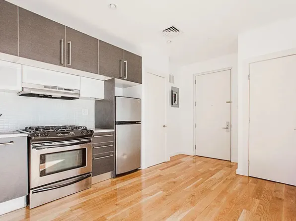 21 Montrose Avenue image 6 of 6