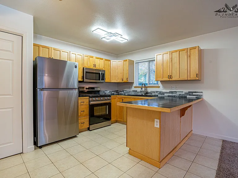 1290 N Hoka Hay Cir — Photo 6