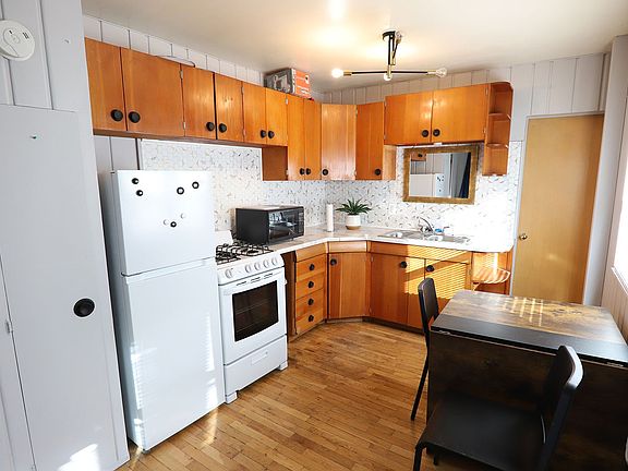 2nd image of 411 Smith St #B