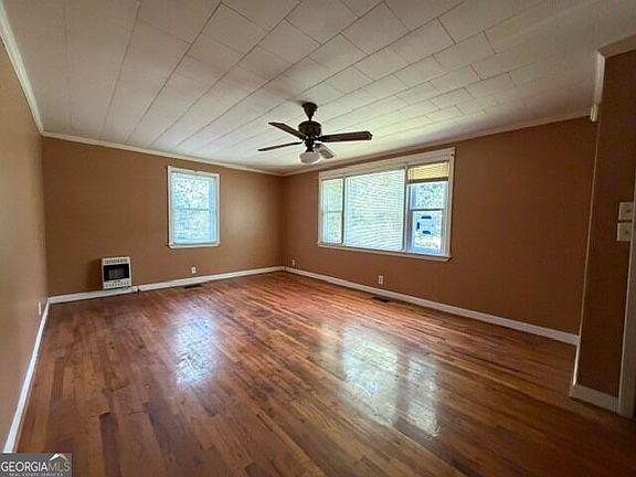 2nd image of 105 Glenn St