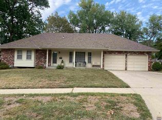 2210 SW 32nd St, Topeka, KS 66611