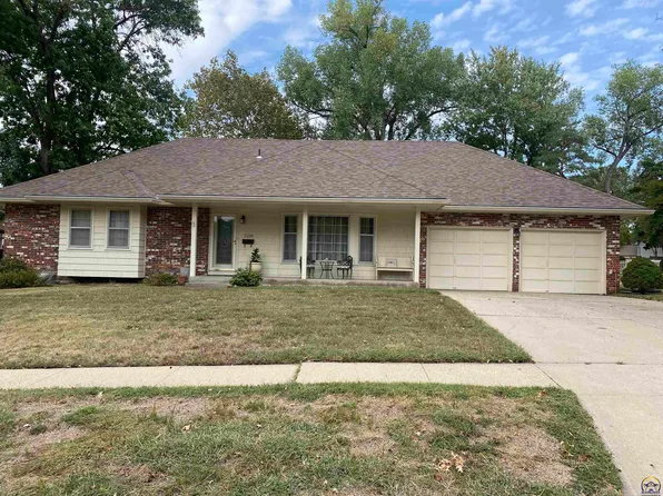 2210 SW 32nd St, Topeka, KS 66611