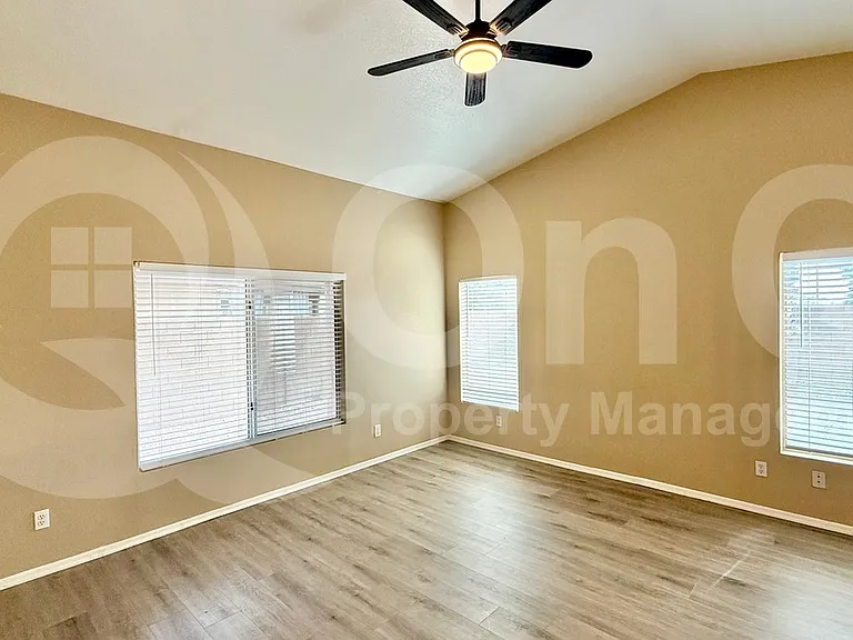 2239 E Morrow Dr — Photo 12