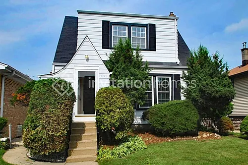 3242 N Oconto Ave Photo 1