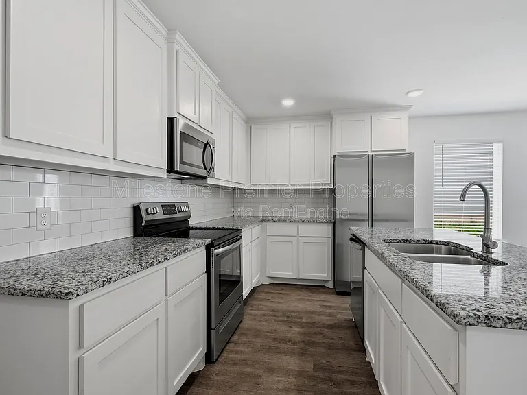 227 W Bond St — Photo 9