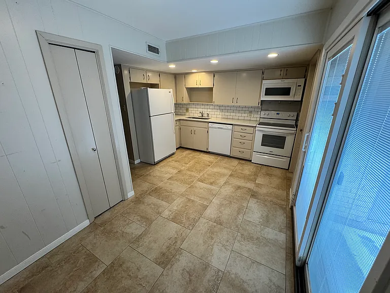 3214 Crosscreek Dr #103 — Photo 8