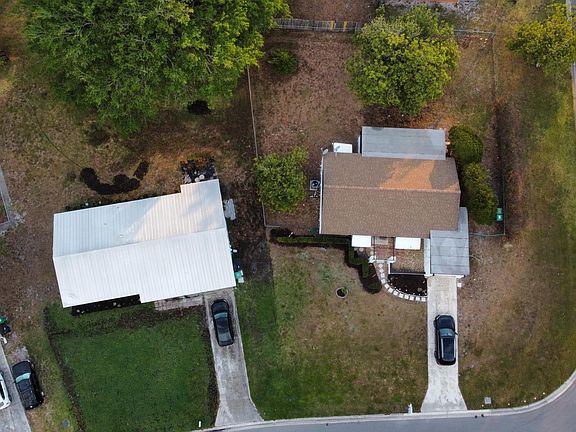 3rd image of 1302 SE Roanoke Street