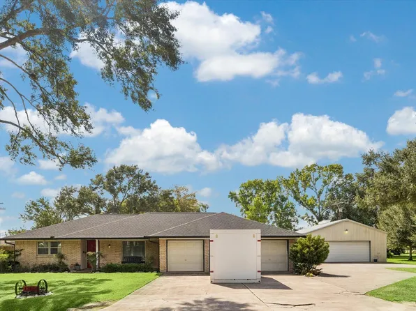 12806 Britt Rd, Brookside Village, TX 77581