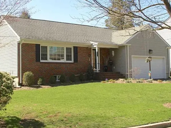 419 Lakeview Dr, Oradell, NJ 07649