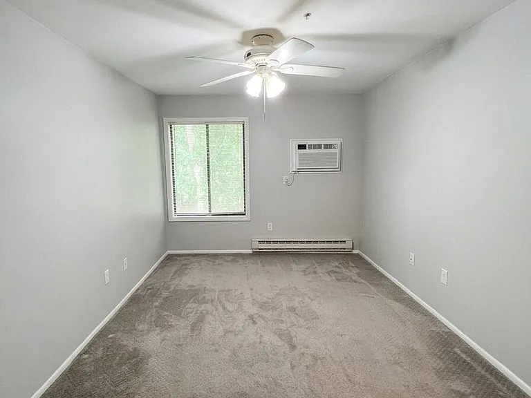 115 Amberly Dr #H — Photo 9