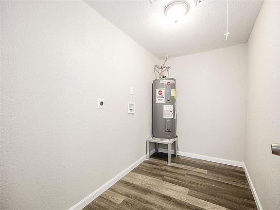 4th image of 4726 Carmen St