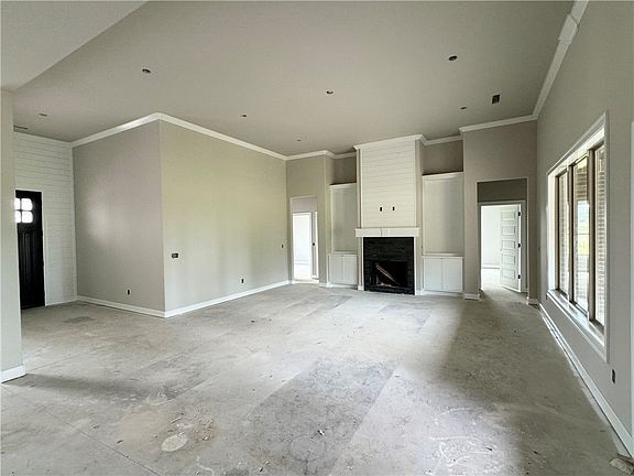2nd image of 208 Jenna Ln