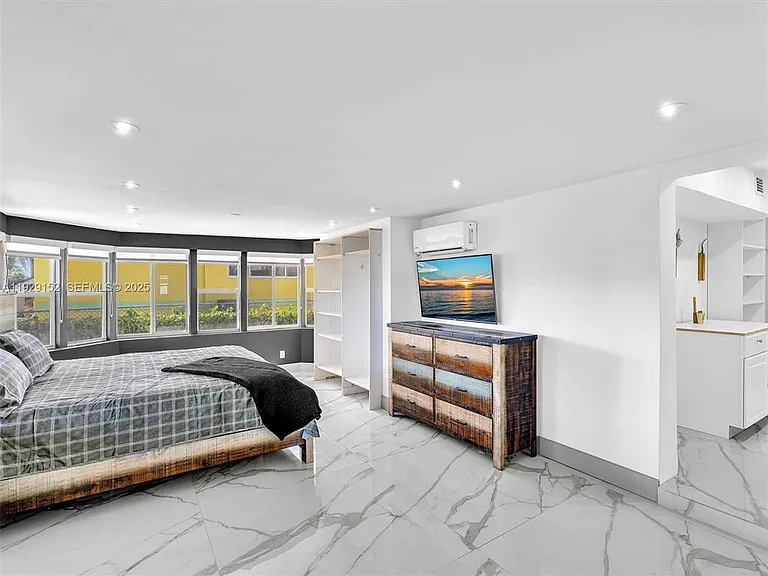 440 SE 8th Ave — Photo 34