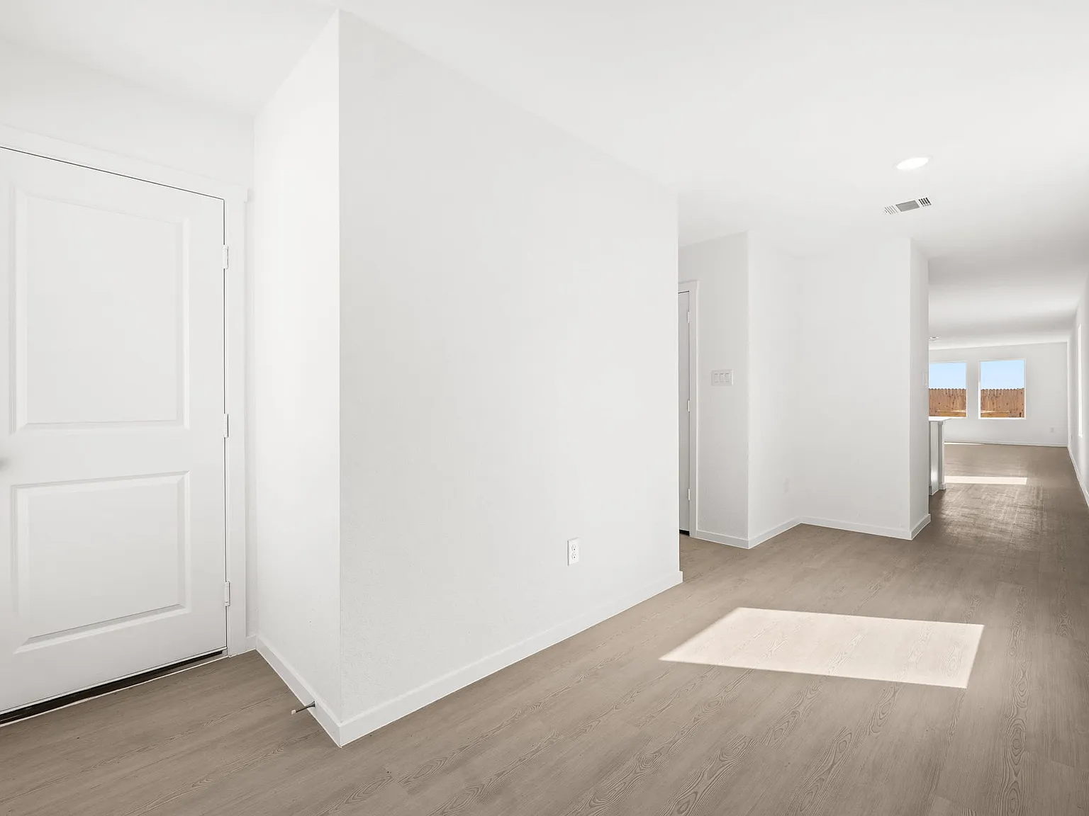 4 bed, 1600 sqft, $1,750 — Photo 2
