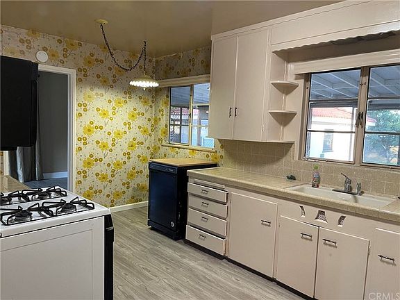 4th image of 733 W Granada Ct
