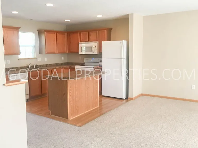 15305 Townsend Ave — Photo 5