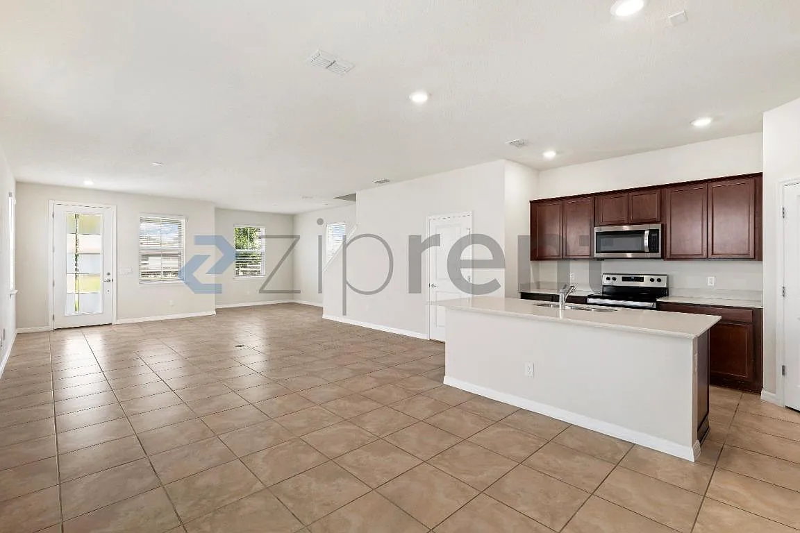 3 bed, 2.5 bath, 2292 sqft, $2,025 — Photo 4