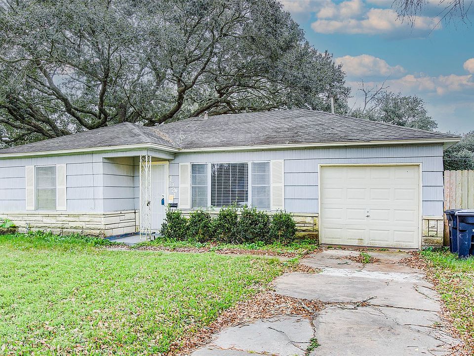 1521 W Blum St, Alvin, TX 77511 Zillow