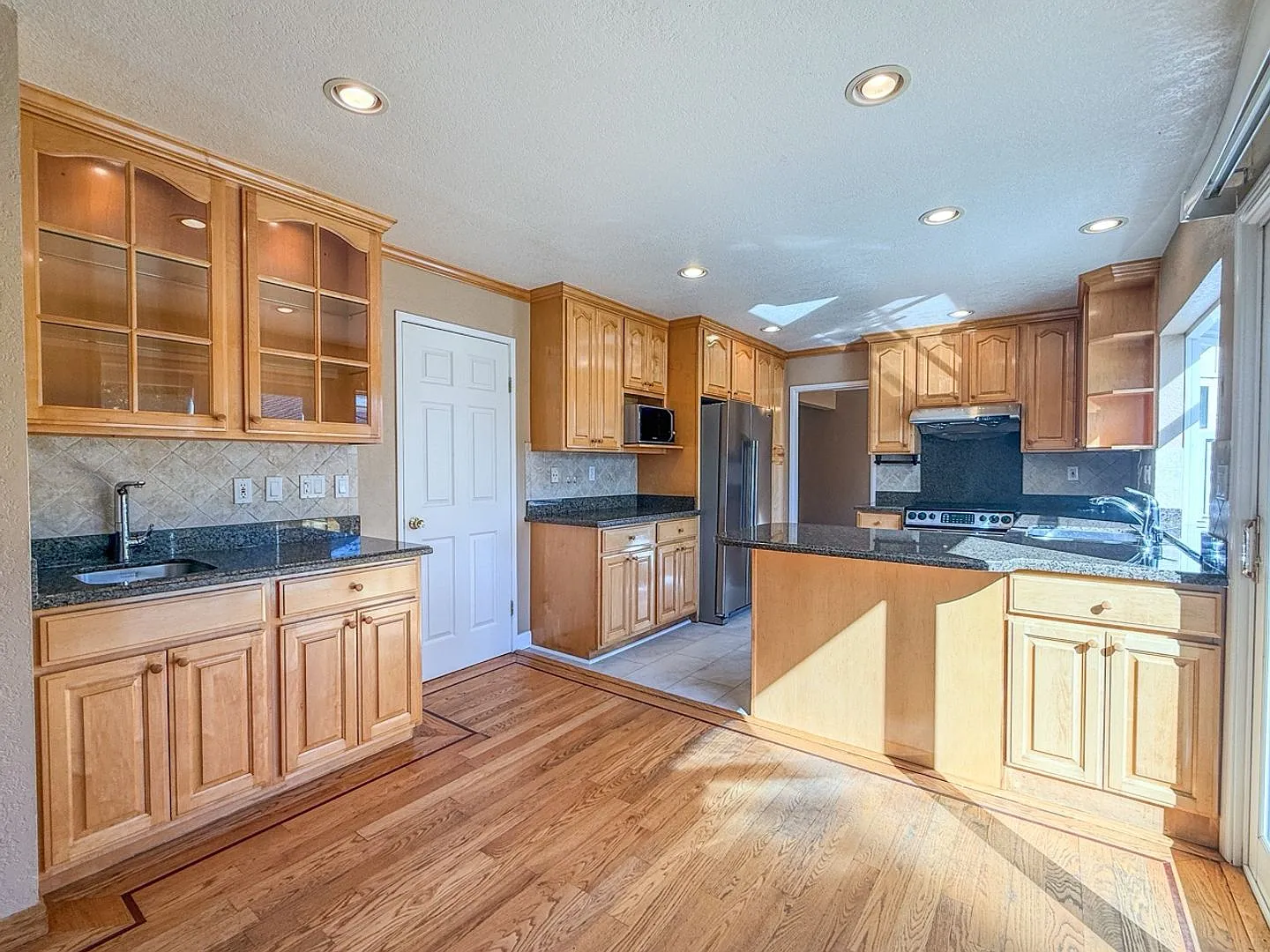 Immaculately Remodeled 5 Bedroom 2.5 Bath Almaden Gem — Photo 3