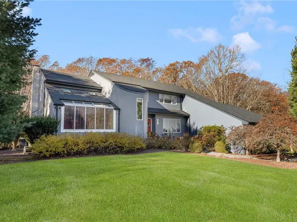 100 Cavalier Dr, East Greenwich, RI 02818