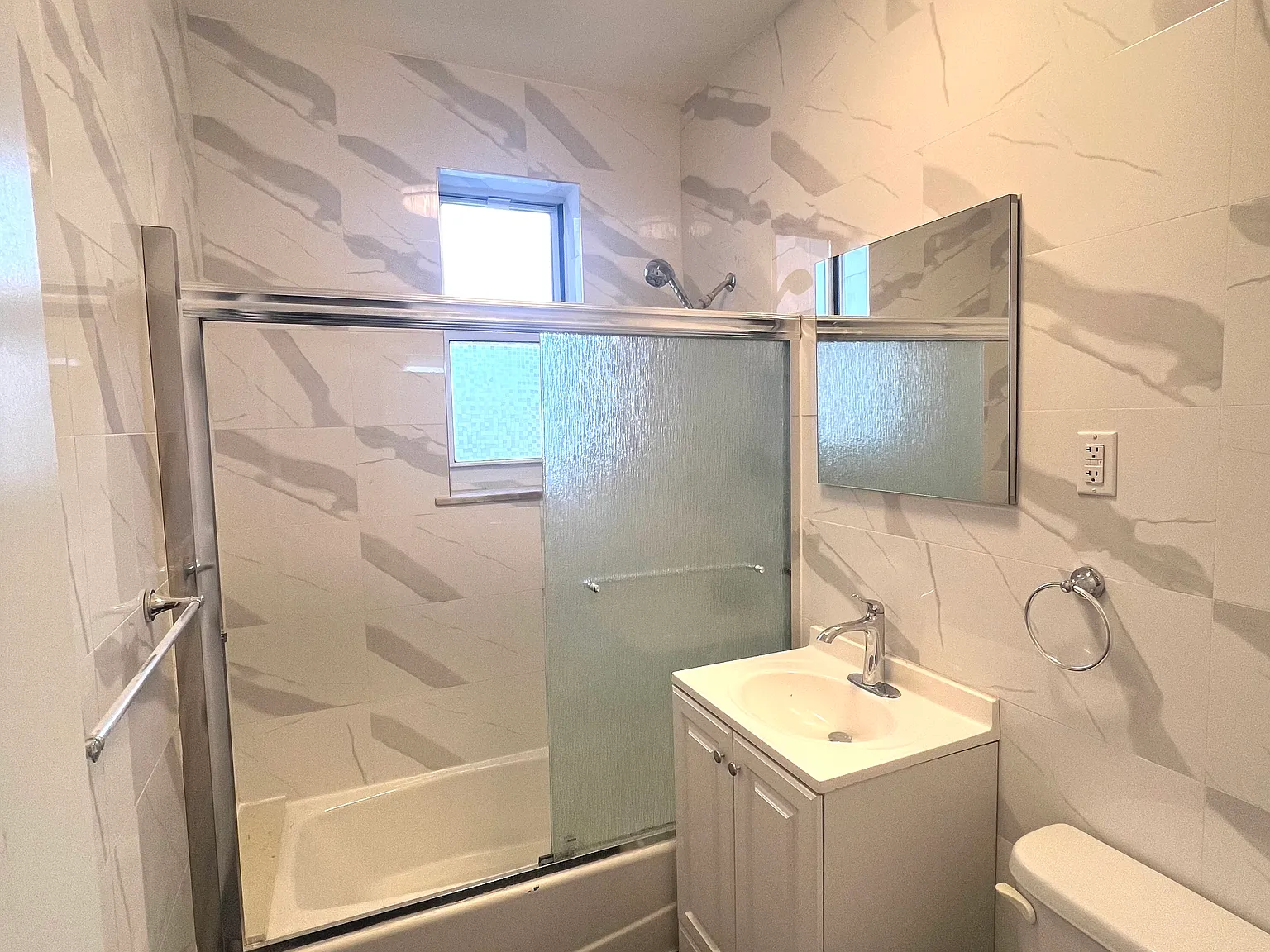 3 bed, 1100 sqft, $3,200 — Photo 3