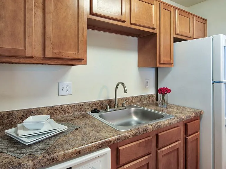 Bridgeport Apartments — Photo 16