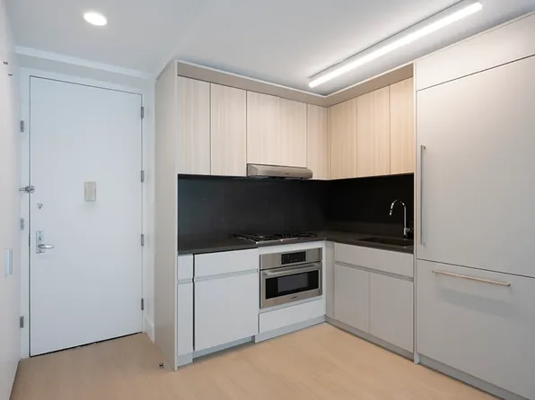 10 East 29th Street image 3 of 32