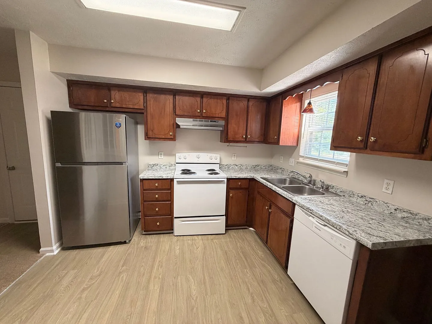 Newly Refreshed 3 Bedroom 2 Bath home in the heart of Smynra! — Photo 3