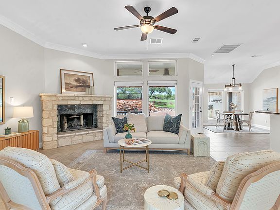 3rd image of 137 Oakwood Ct
